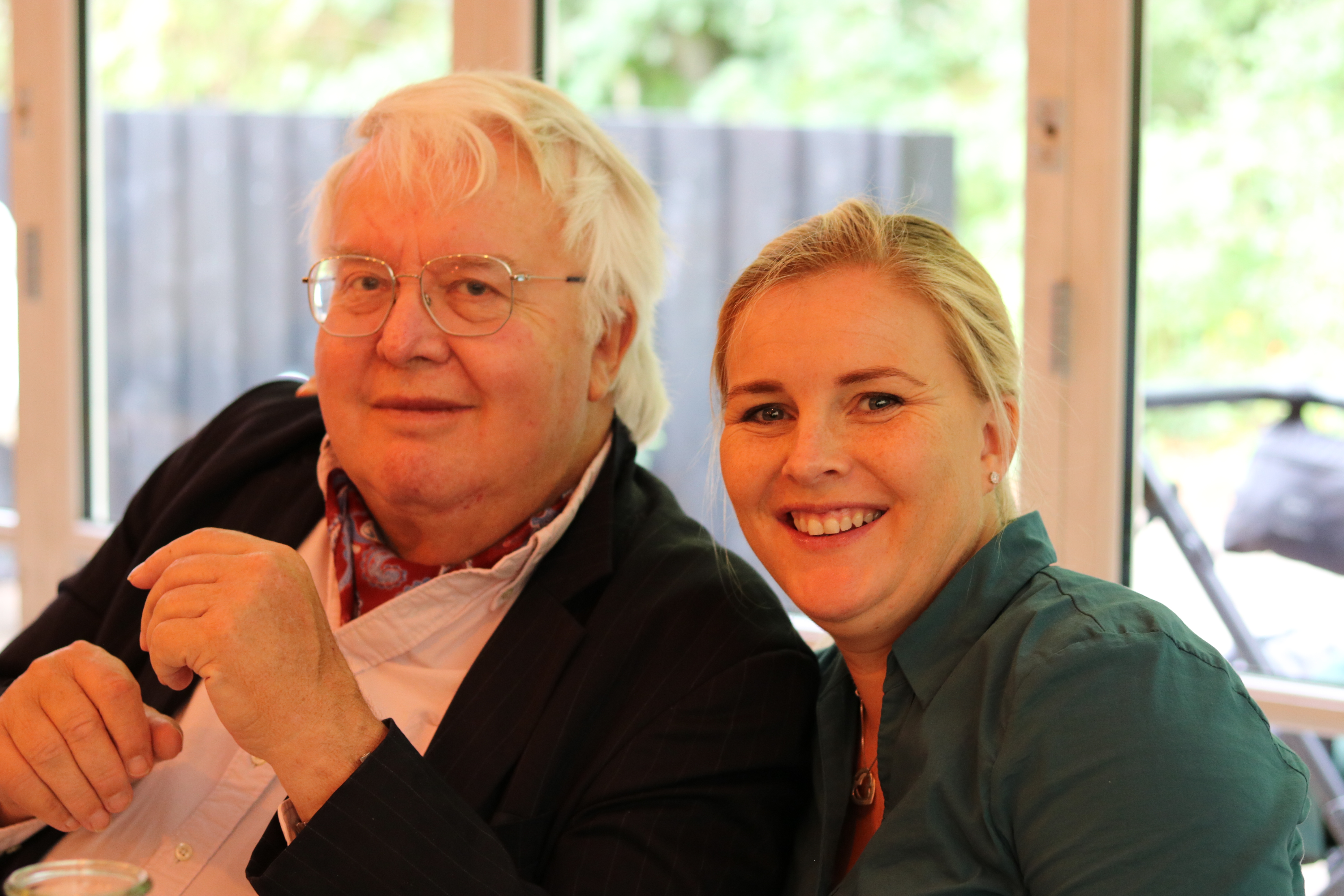 Asger Juul sammen med datteren Marie Louise Blok Juul, som i flere år var læge for Rungsteds ligahold.