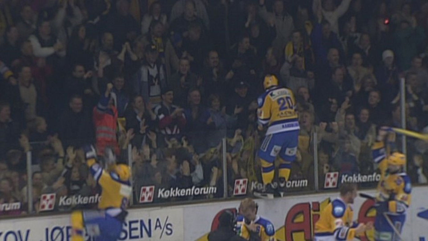 Esbjerg går amok i 2004. Andreas Andreasen var i centrum for begivenheden og blev fredag valgt ind i Esbjerg Kommunes Hall of Fame