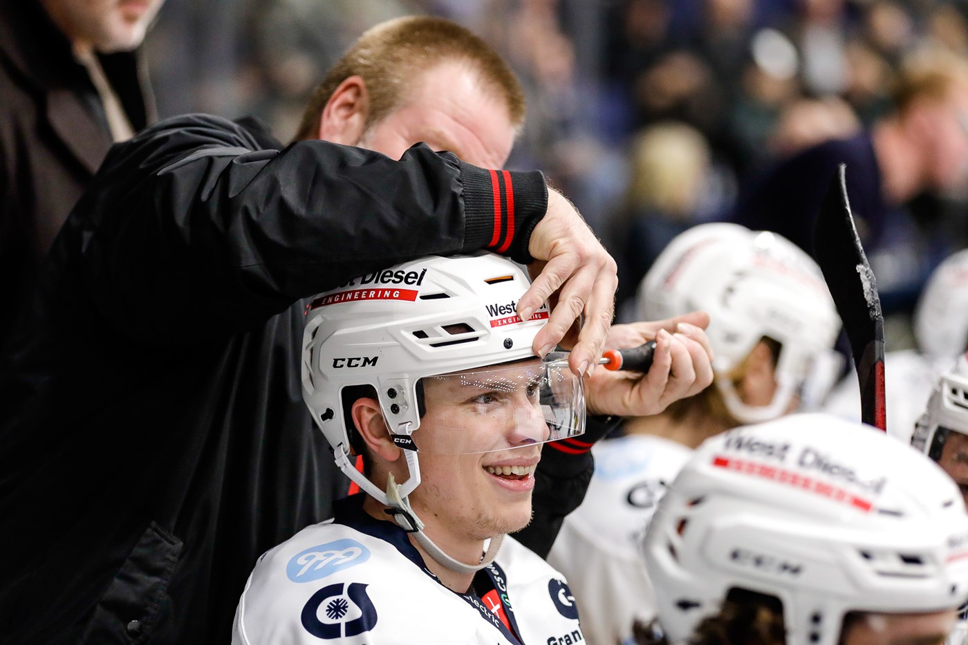 Bjarne Madsens søn, David, har gjort det så godt for Esbjerg Energy, at han står foran sin landsholdsdebut i weekenden. Hvad er mere passende, end at unge Madsens debutweekend spilles i Esbjerg og Vojens?