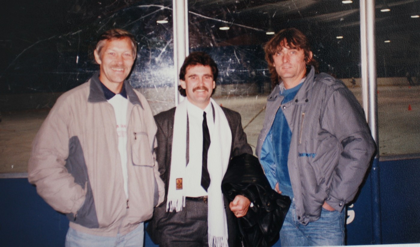Richard David genså University of New Hampshire, hvor han og Frank Barth og Dana Barbin spillede i sin tid. Her er Richard David flankeret af Peter Fredberg, B.T., tv, og Jan Lund, Berlingske.
