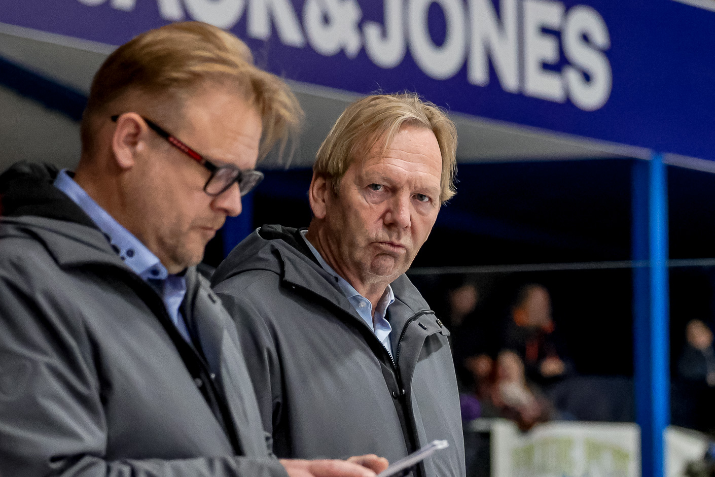 Det er 25 år siden, Olaf Eller vandt DM med Rødovre. Det var Rødovres seneste DM-titel. I denne sæson har Olaf Eller også stået i boksen som ansvarlig for Rødovre Mighty Bulls. Her er han sammen med assisterende træner Johan Marklund. 