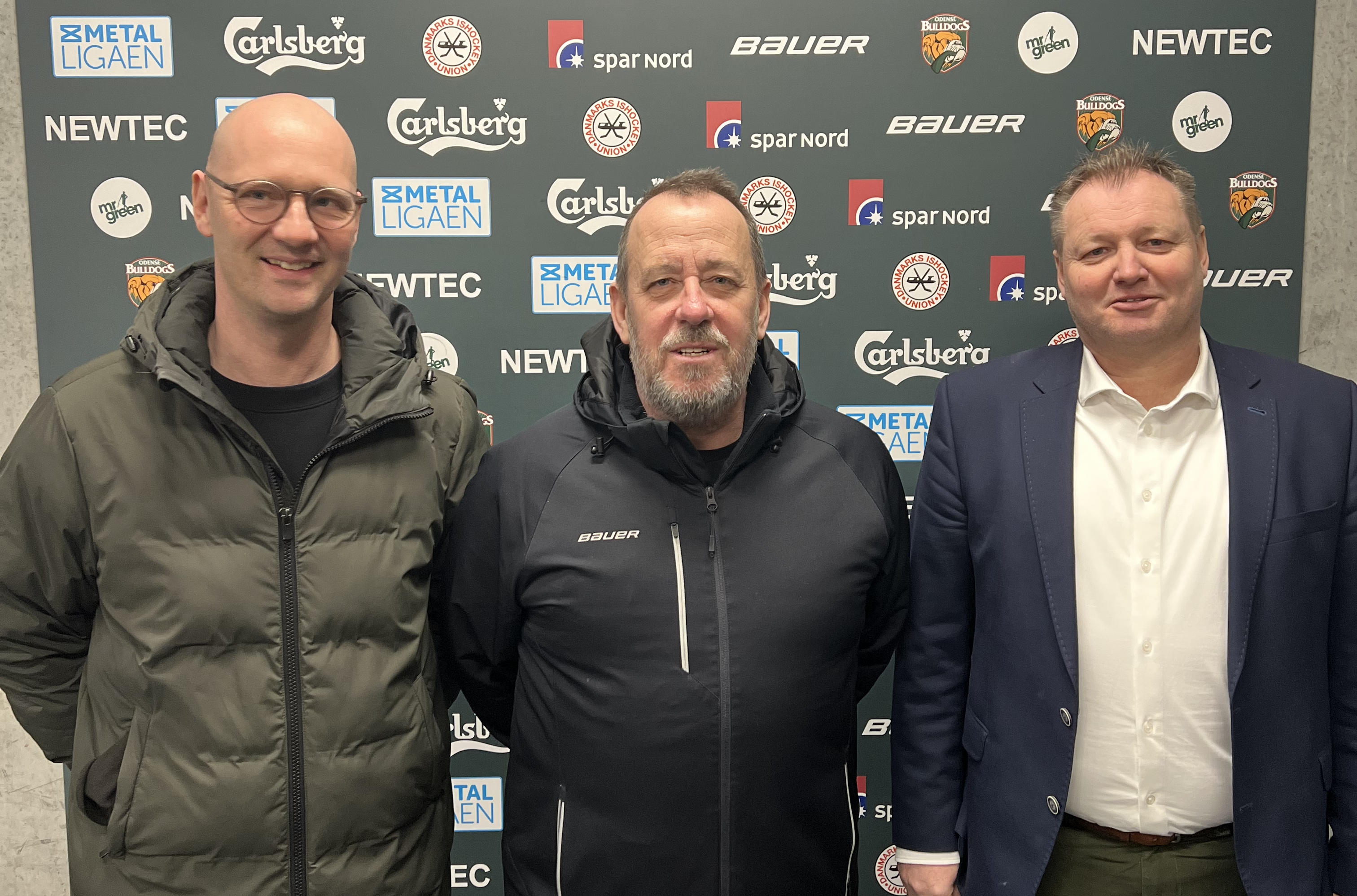 Fra venstre: Thomas Olesen (Formand, OIK), Paul Thompson (Cheftræner, Odense Bulldogs), Ole Nielsen (Adm. direktør, Odense Bulldogs)
