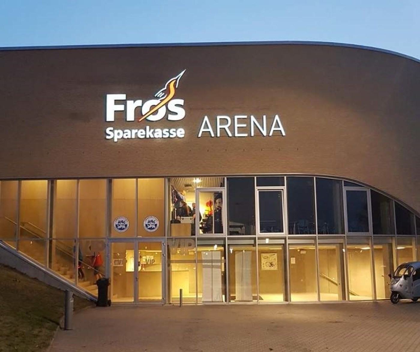 Andet spiselige Lao Metal Ligaen - Kom med på rundtur i Frøs Arena